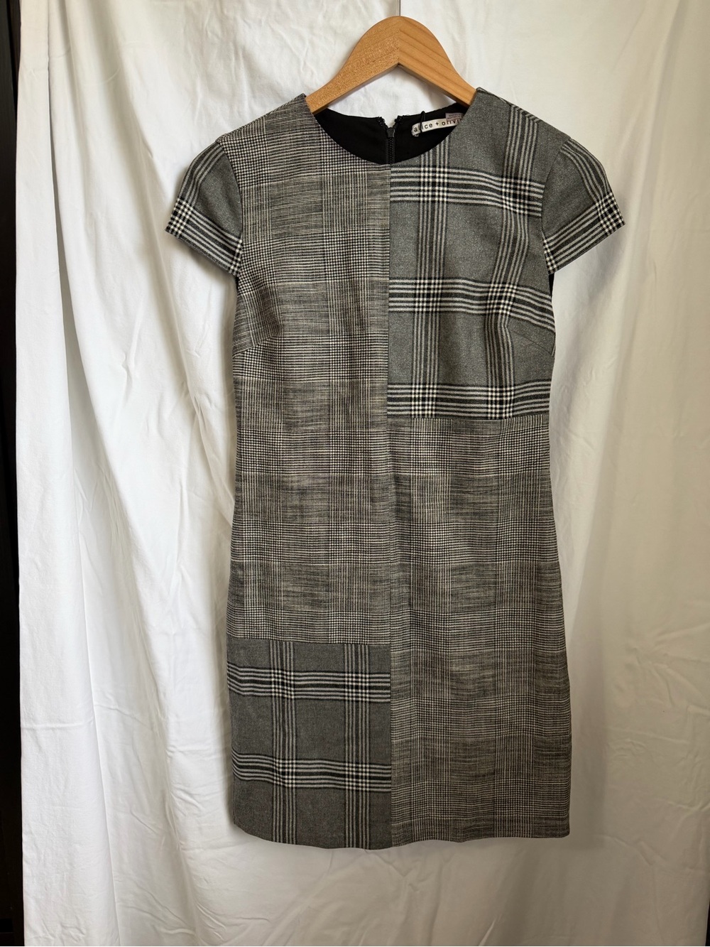 Alice & Olivia Gray Plaid Short-Sleeve Shift Dress